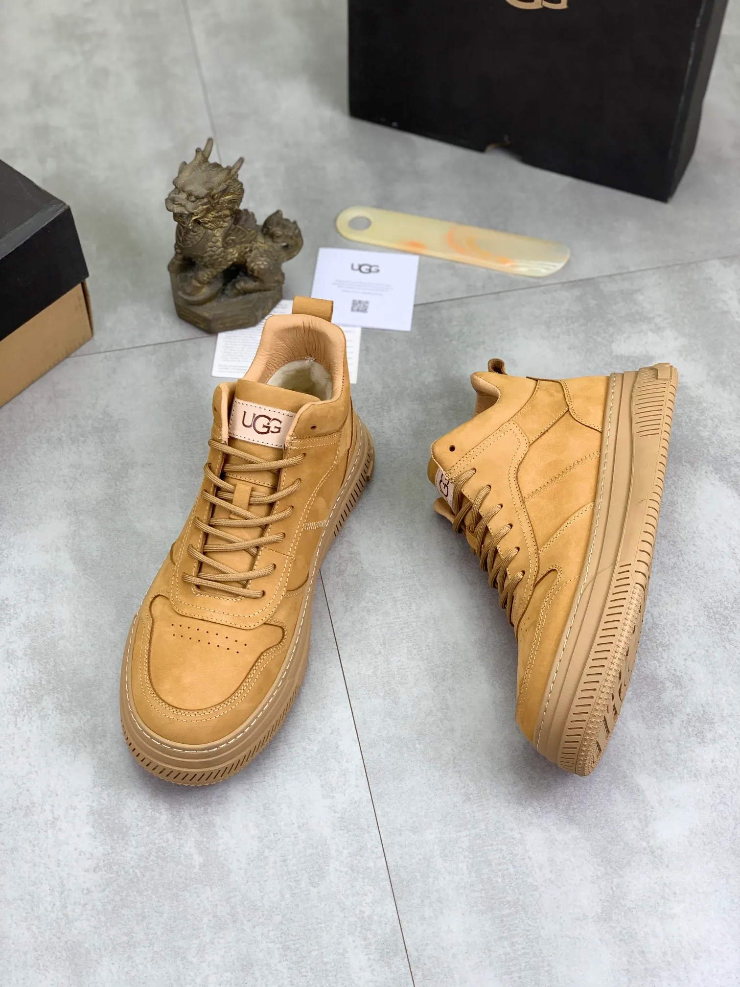 Men's Men's Shoes P620 [New Style] 💰 🆘 "Real Wool" [UGG] 👉 Popular men's shoes official website synchronization 🔰 Genuine quality [proud] is not comparable to the imitations in the general market 🌀 The upper is imported Italian frosted cowhide, and the lining: foot pad 🅰️ grade 🐑 real wool 👻 Only Grade A can show the effect The hand feels smooth and delicate 🔱The shoe shape is grand, only genuine factories can achieve it 🎄The perfect toughness of the original outsole 👻⬛️ allows customers to bid farewell to one-time consumption. Real wool lining, super warm. 3️⃣Colors available Sizes: 38-44